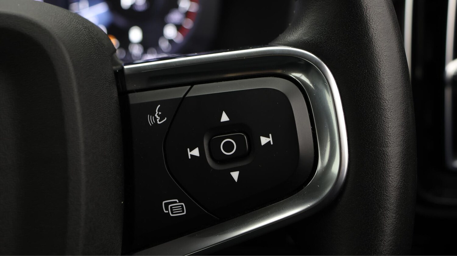 Used Volvo XC40 for sale - 76727431: Photo 24