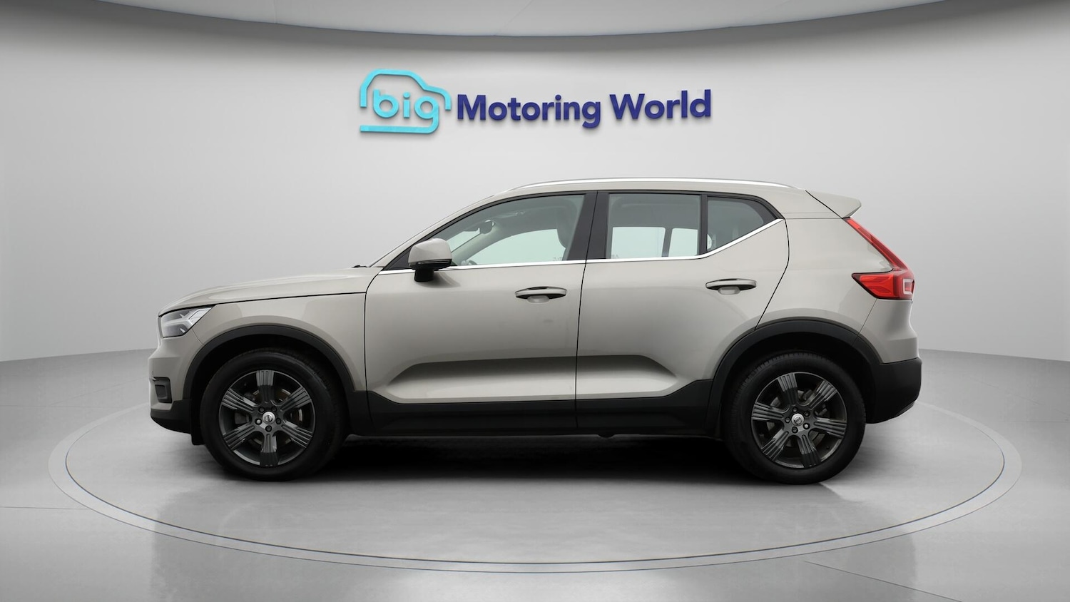 Used Volvo XC40 for sale - 76727431: Photo 5