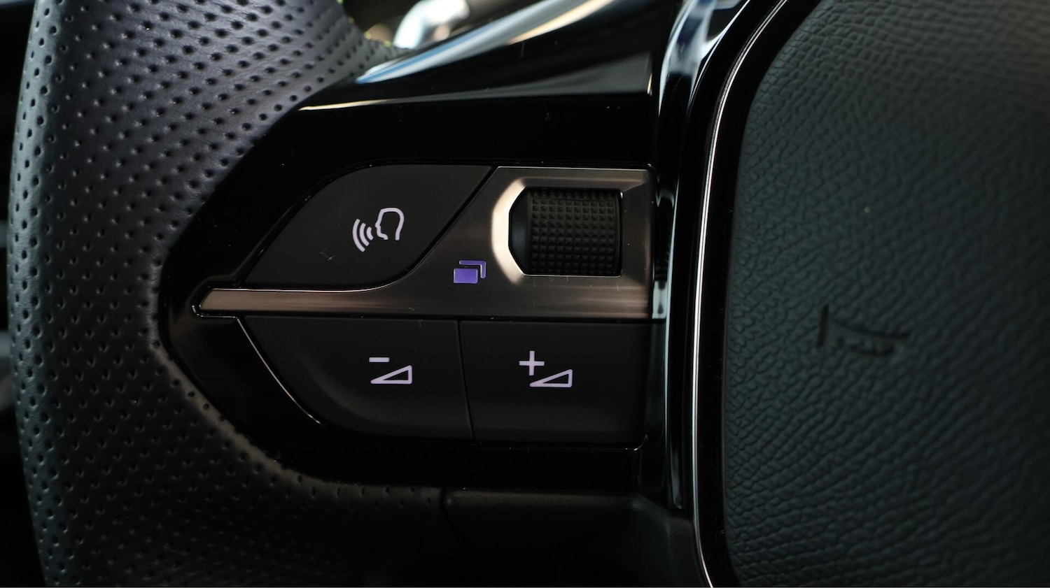 Used Peugeot 2008 2021 for sale - 76433112: Photo 25