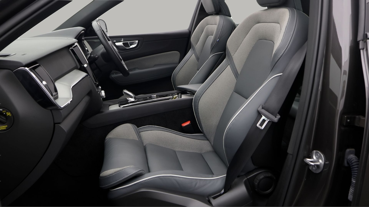 Used Volvo XC60 2023 for sale - 77342775: Photo 14