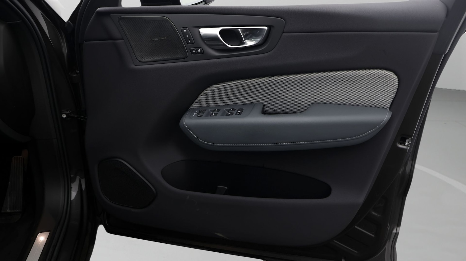 Used Volvo XC60 2023 for sale - 77342775: Photo 15