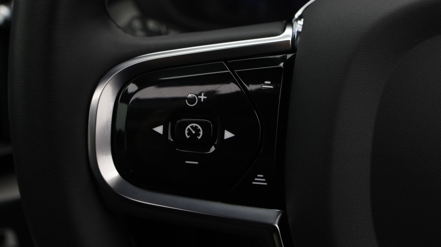 Used Volvo XC60 2023 for sale - 77342775: Photo 23