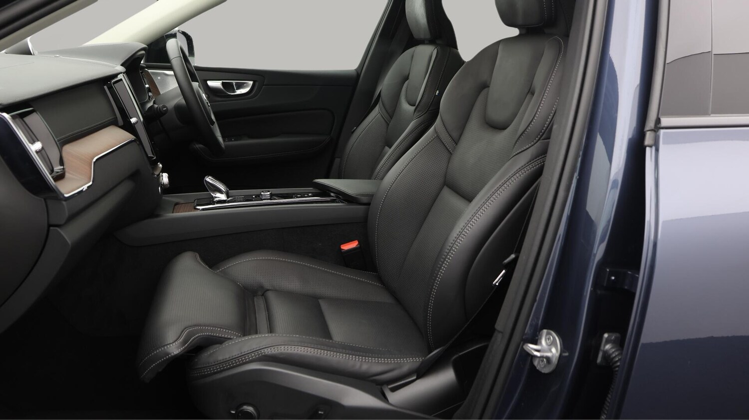 Used Volvo XC60 2023 for sale - 76002125: Photo 15