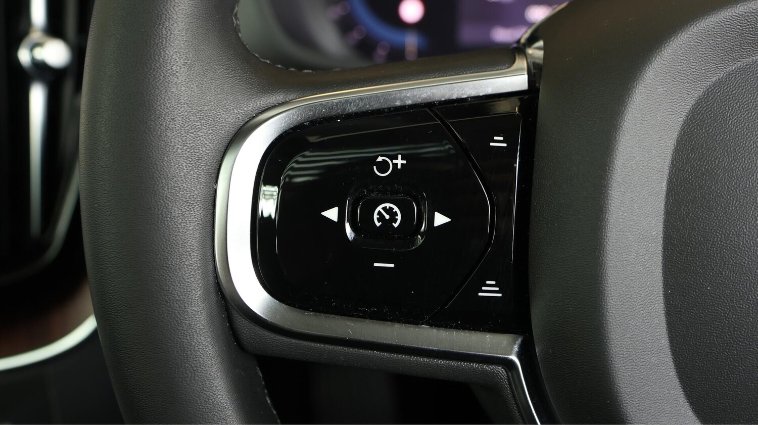 Used Volvo XC60 2023 for sale - 76002125: Photo 25