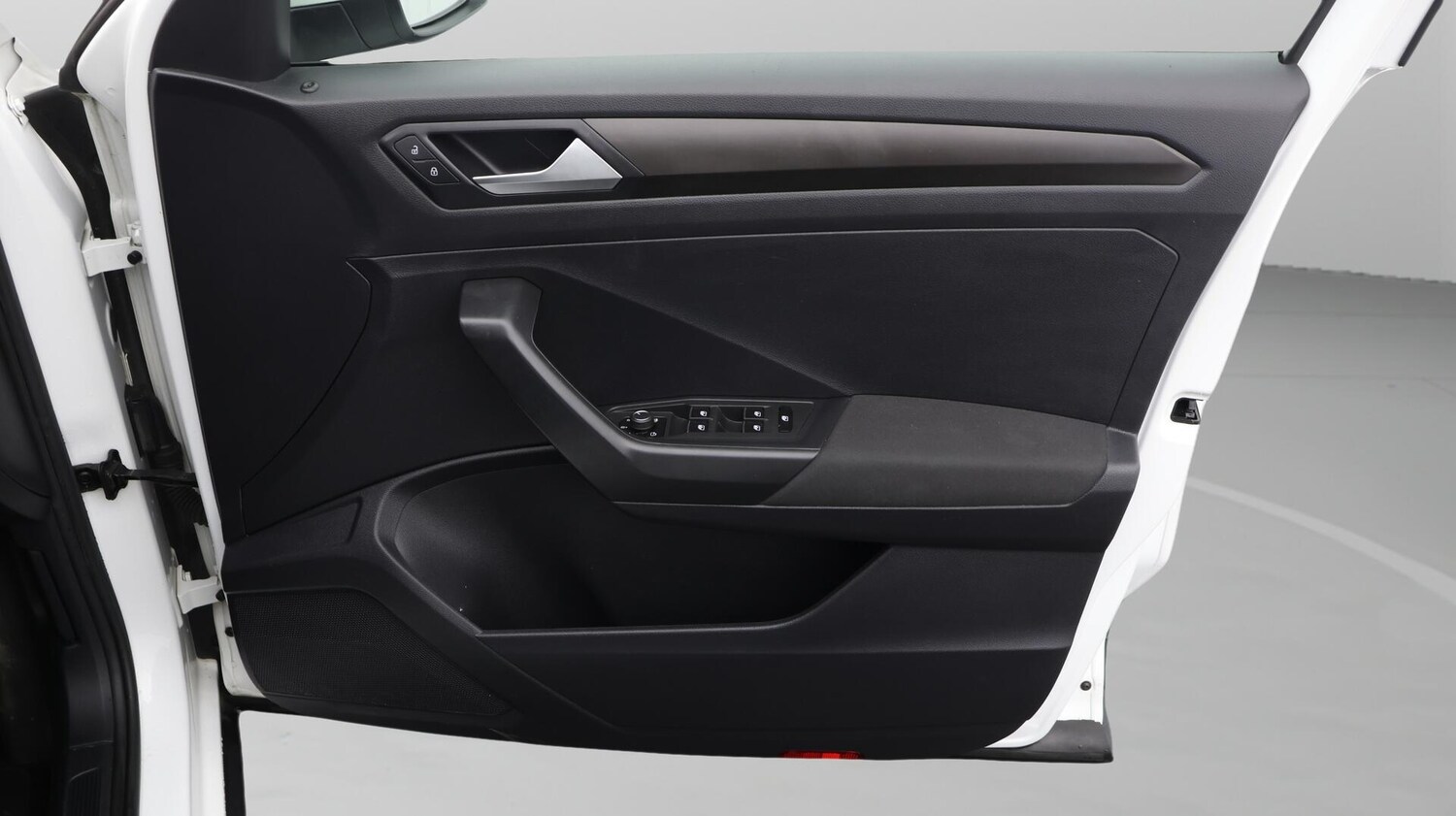 Used Volkswagen T-Roc 2019 for sale - 76561896: Photo 16