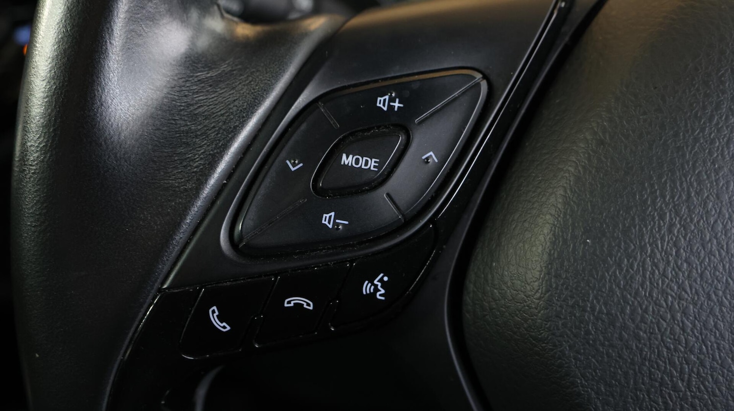 Used Toyota C-HR 2019 for sale - 76370447: Photo 24