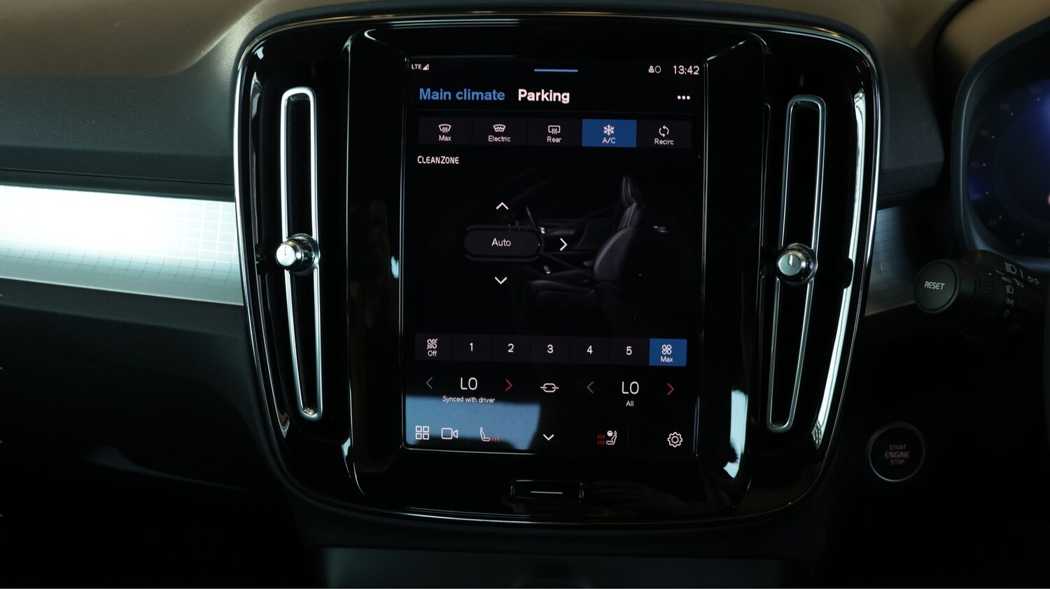 Used Volvo XC40 2022 for sale - 77935902: Photo 12