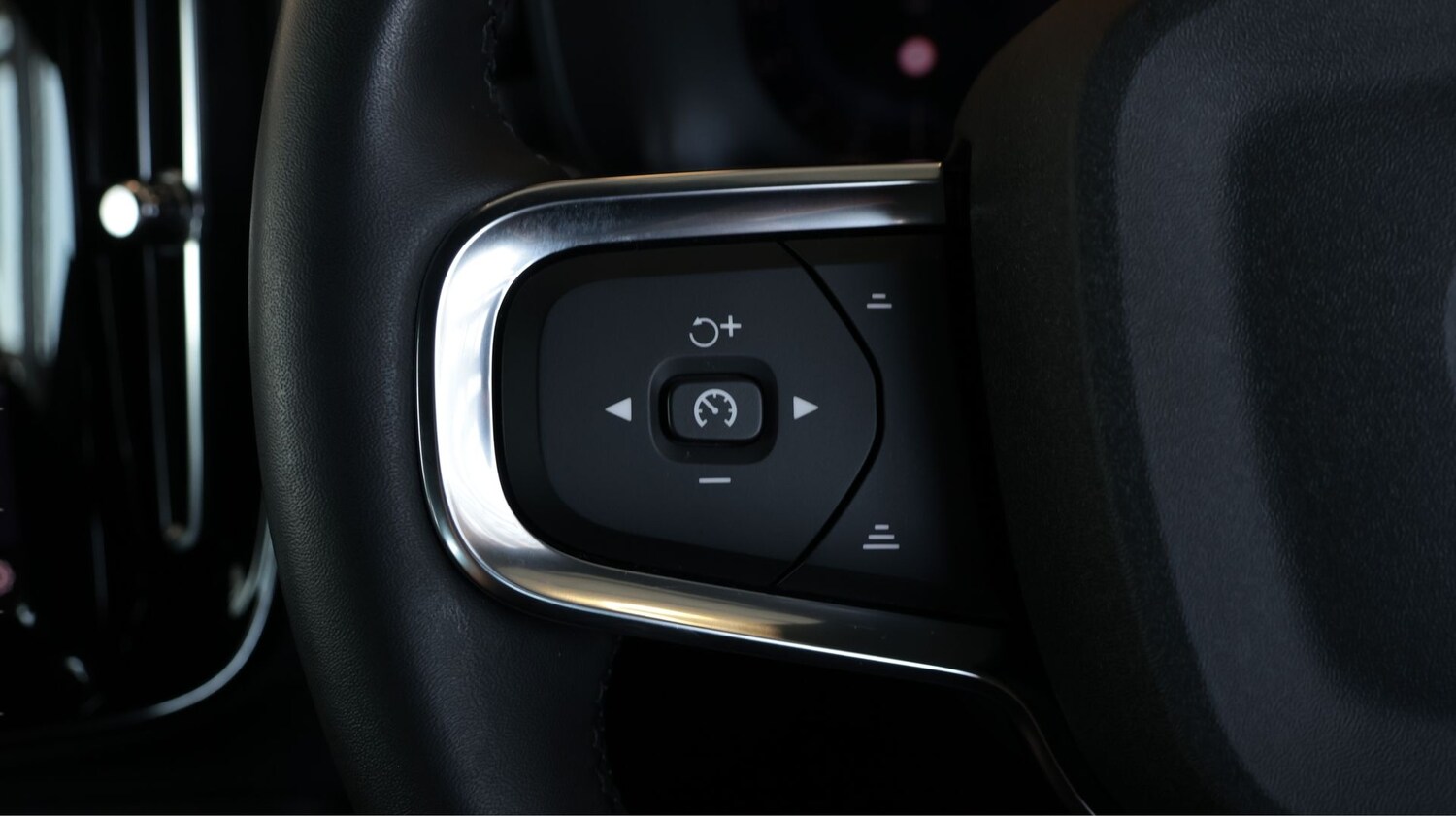 Used Volvo XC40 2022 for sale - 77935902: Photo 23