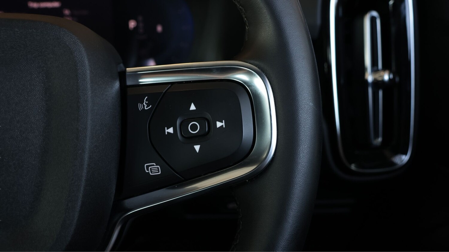 Used Volvo XC40 2022 for sale - 77935902: Photo 24