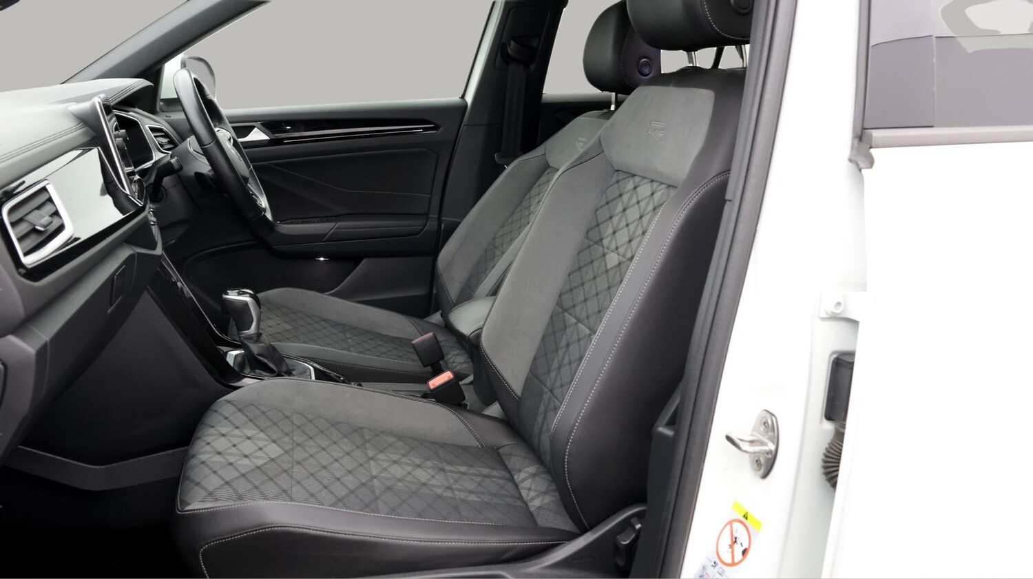 Used Volkswagen T-Roc 2022 for sale - 77591859: Photo 14