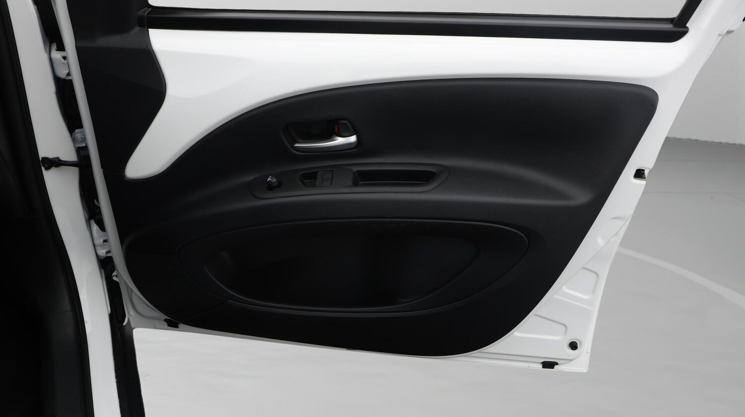 Used Toyota Aygo X 2023 for sale - 76032349: Photo 23