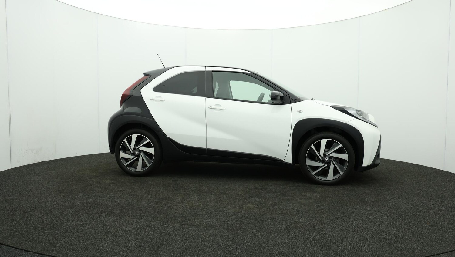 Used Toyota Aygo X 2023 for sale - 76032349: Photo 30