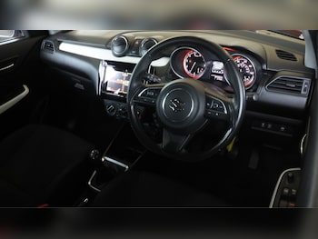 Used Suzuki Swift 2021 for sale - 76152525: Photo 2