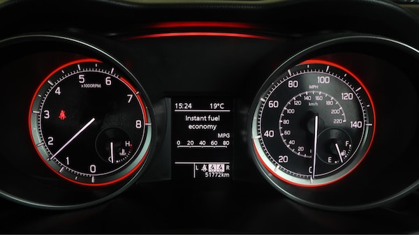 Used Suzuki Swift 2021 for sale - 76152525: Photo 3