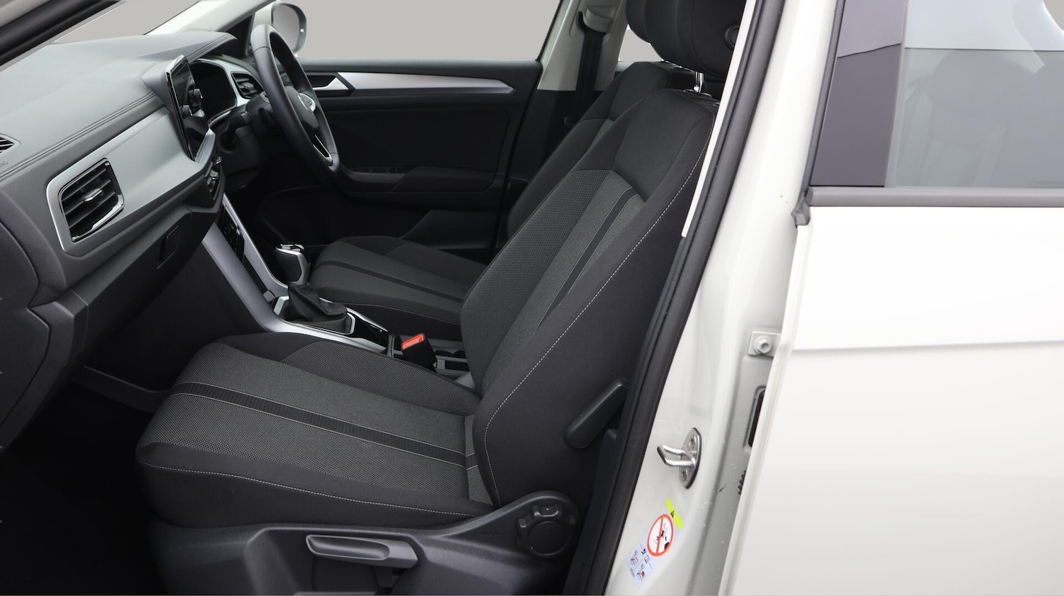 Used Volkswagen T-Roc 2024 for sale - 76666665: Photo 15