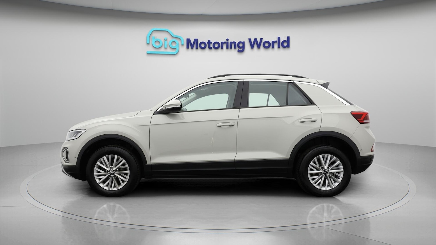 Used Volkswagen T-Roc 2024 for sale - 76666665: Photo 5