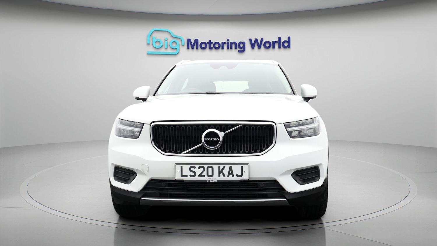 Used Volvo XC40 for sale - 77294760: Photo 2