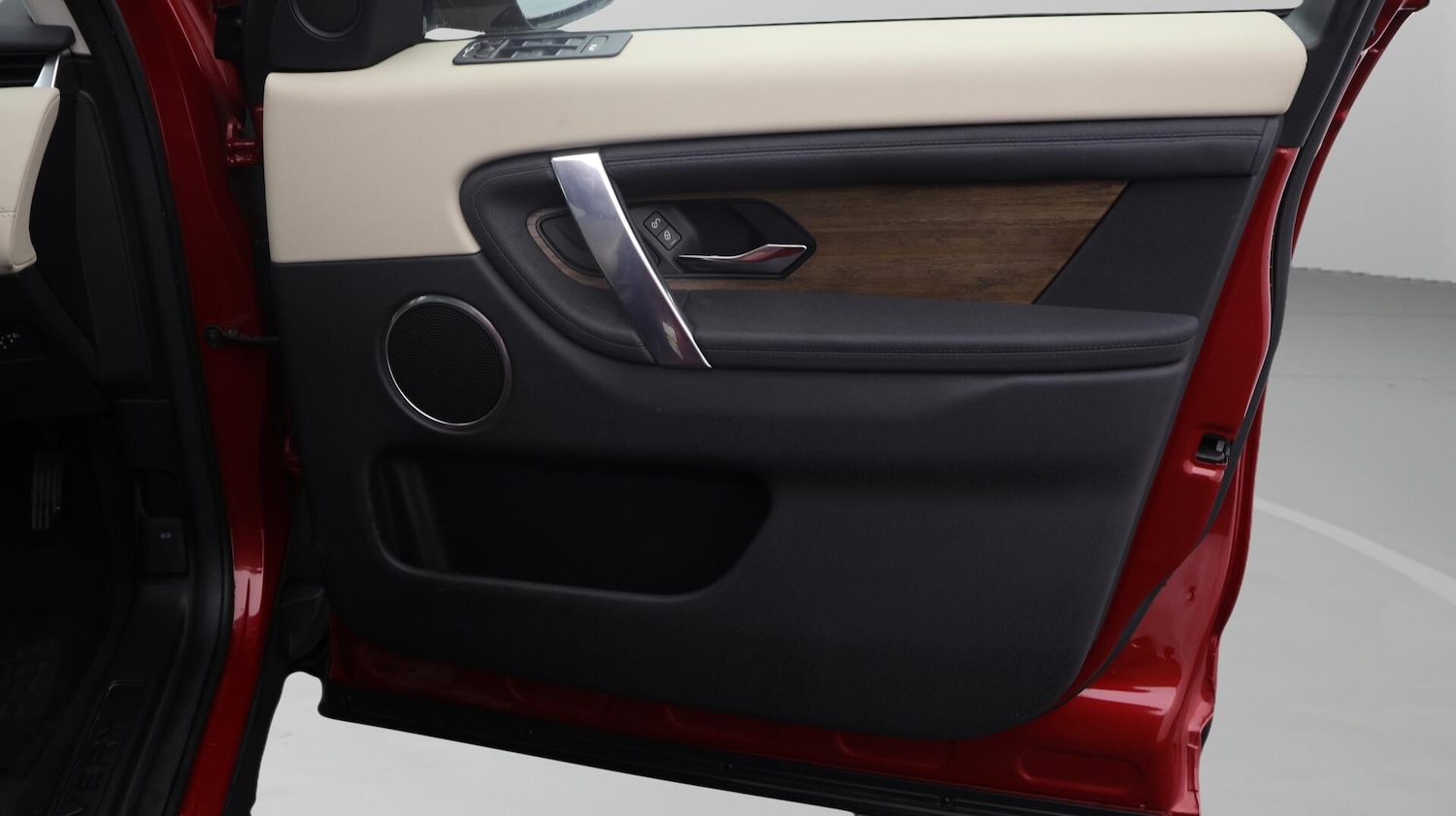 Used Land Rover Discovery Sport for sale - 76498428: Photo 16