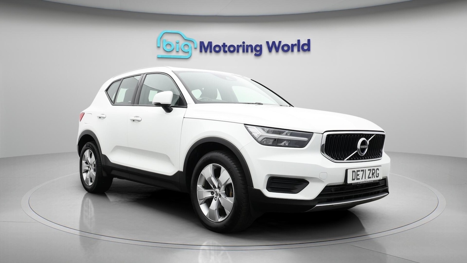 Used Volvo XC40 for sale - 76728762: Photo 2