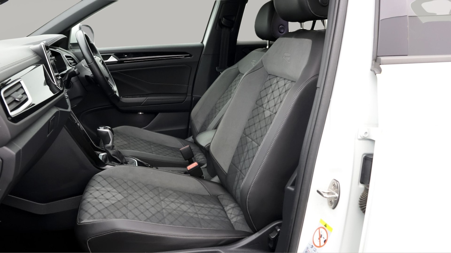 Used Volkswagen T-Roc 2022 for sale - 77746161: Photo 14