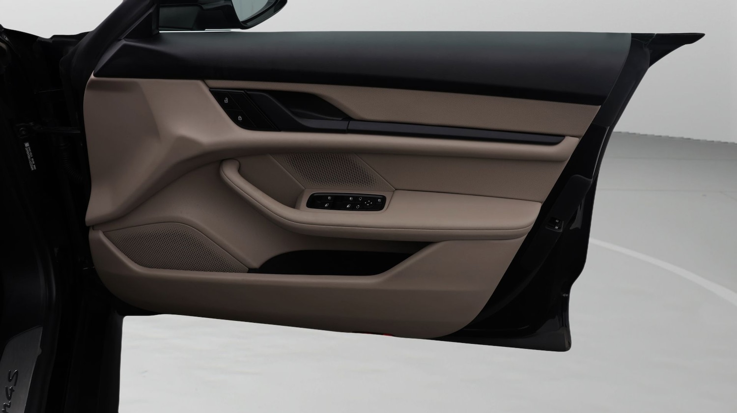 Used Porsche Taycan 2023 for sale - 77988912: Photo 15