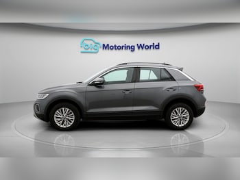 Used Volkswagen T-Roc 2022 for sale - 77379380: Photo