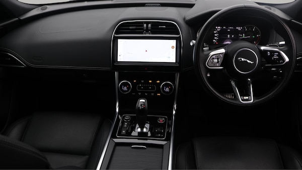 Used Jaguar XE 2021 for sale - 76283601: Photo 14