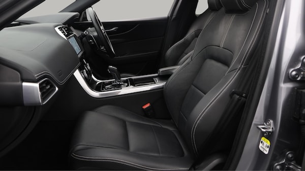 Used Jaguar XE 2021 for sale - 76283601: Photo 15