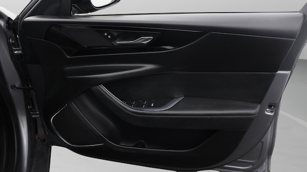 Used Jaguar XE 2021 for sale - 76283601: Photo 16
