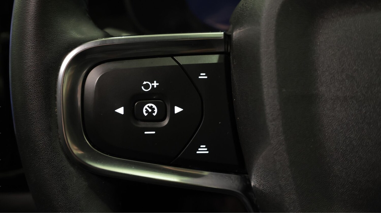 Used Volvo XC40 for sale - 77871865: Photo 21