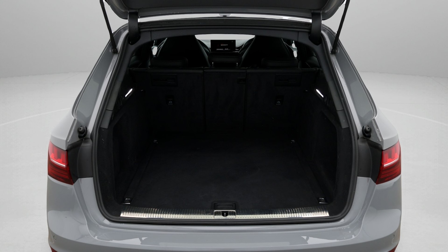 Used Audi RS4 2023 for sale - 77352145: Photo 17