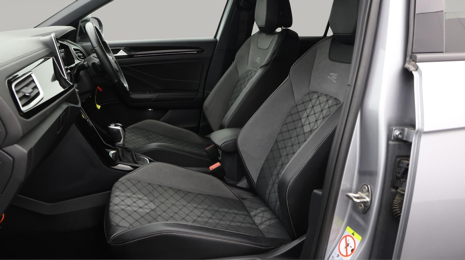 Used Volkswagen T-Roc 2023 for sale - 76715467: Photo 15