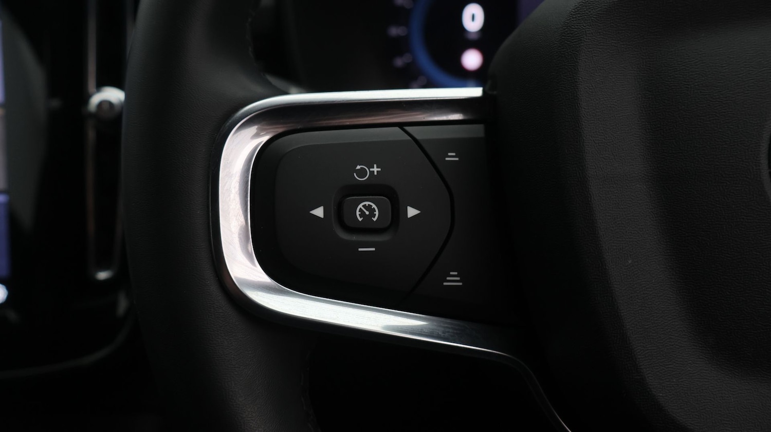 Used Volvo XC40 2023 for sale - 77181432: Photo 22