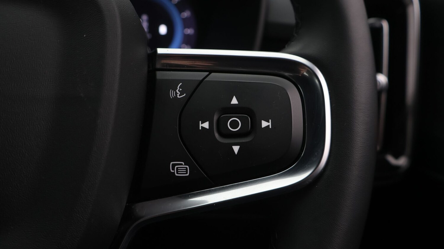 Used Volvo XC40 2023 for sale - 77181432: Photo 24