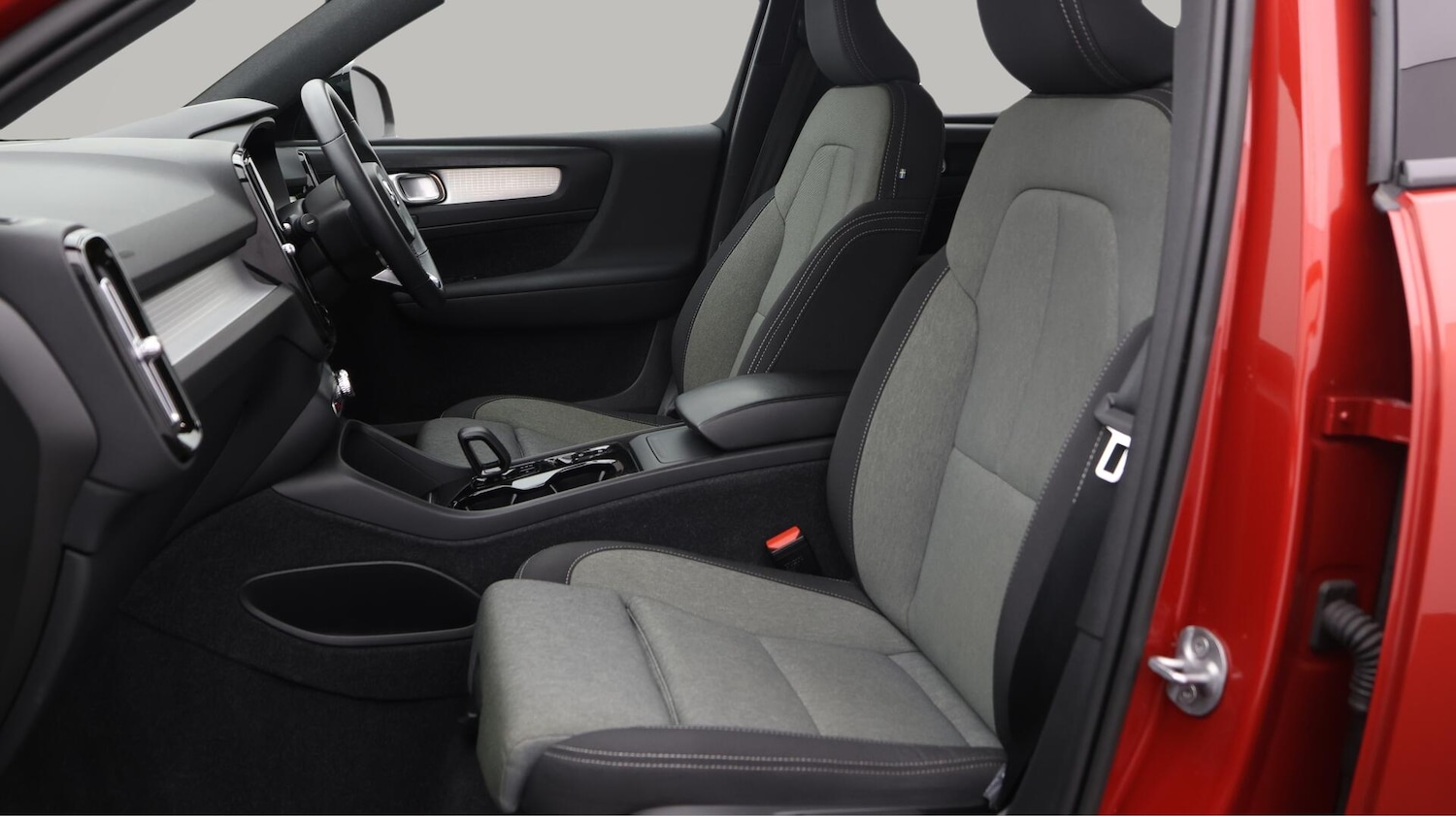 Used Volvo XC40 2023 for sale - 76433370: Photo 15