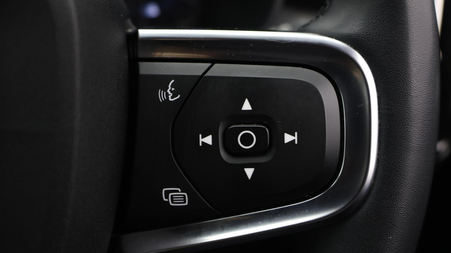 Used Volvo XC40 2023 for sale - 76433370: Photo 25