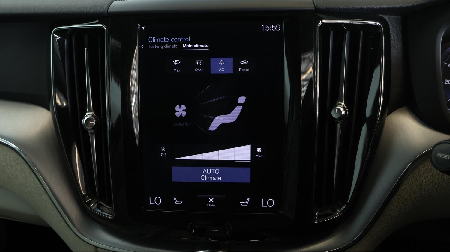 Used Volvo XC60 2018 for sale - 76457139: Photo 13