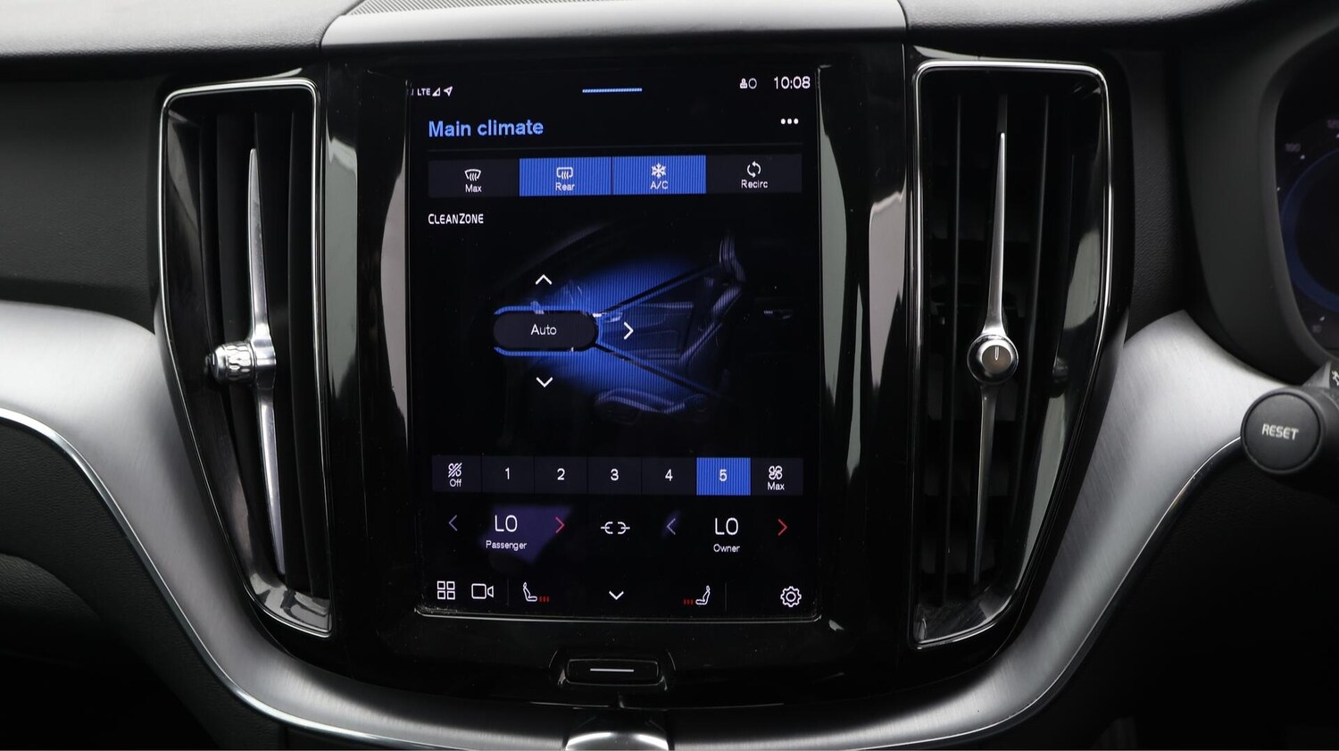 Used Volvo XC60 2021 for sale - 76485432: Photo 13