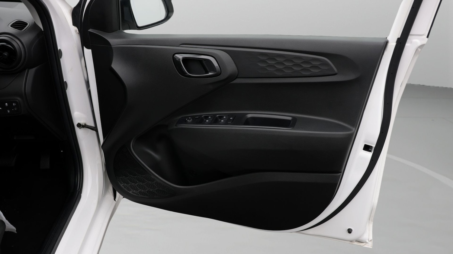 Used Hyundai i10 for sale - 77603915: Photo 15