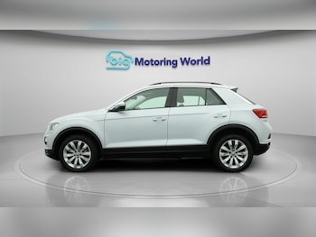 Used Volkswagen T-Roc 2021 for sale - 76085256: Photo