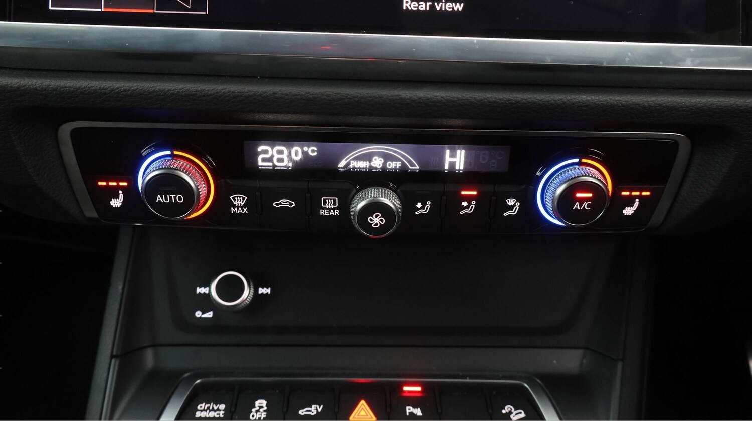 Used Audi Q3 for sale - 78106101: Photo 11