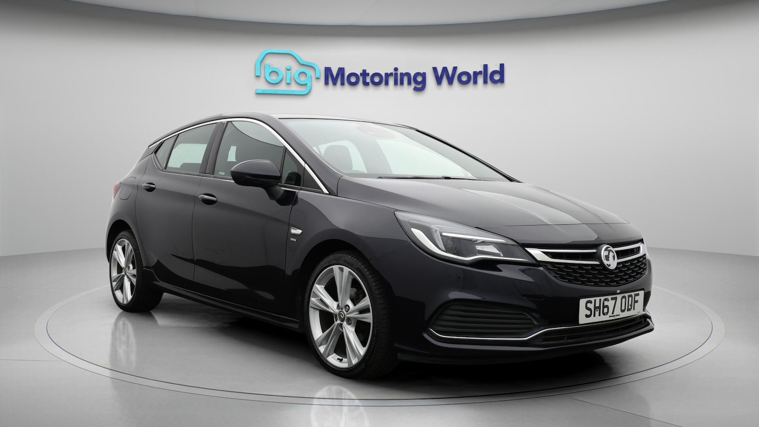 Used Vauxhall Astra 2017 for sale - 76659179: Photo 2