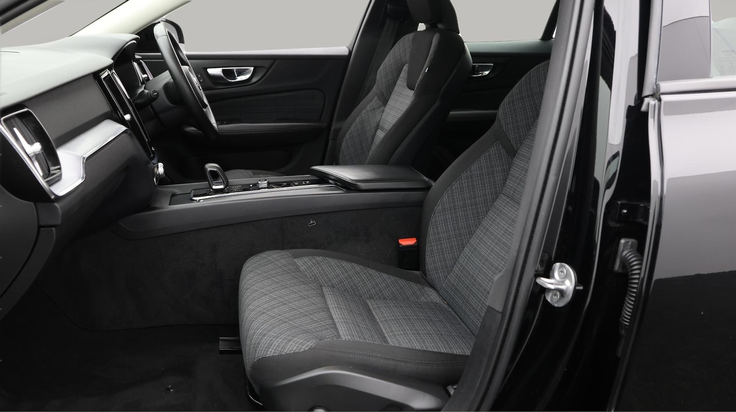 Used Volvo V60 2022 for sale - 76349639: Photo 15