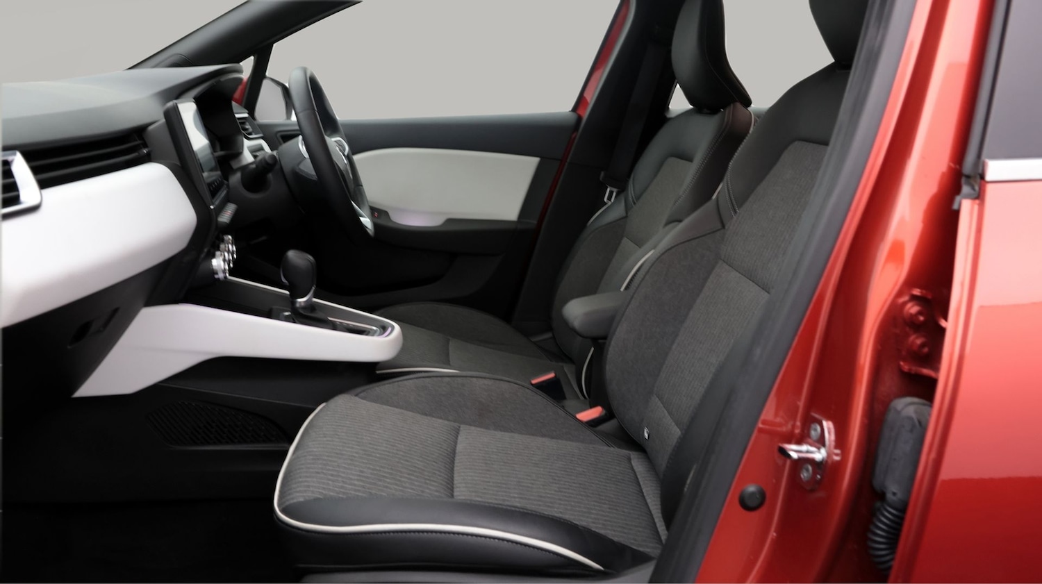 Used Renault Clio 2022 for sale - 77940932: Photo 14