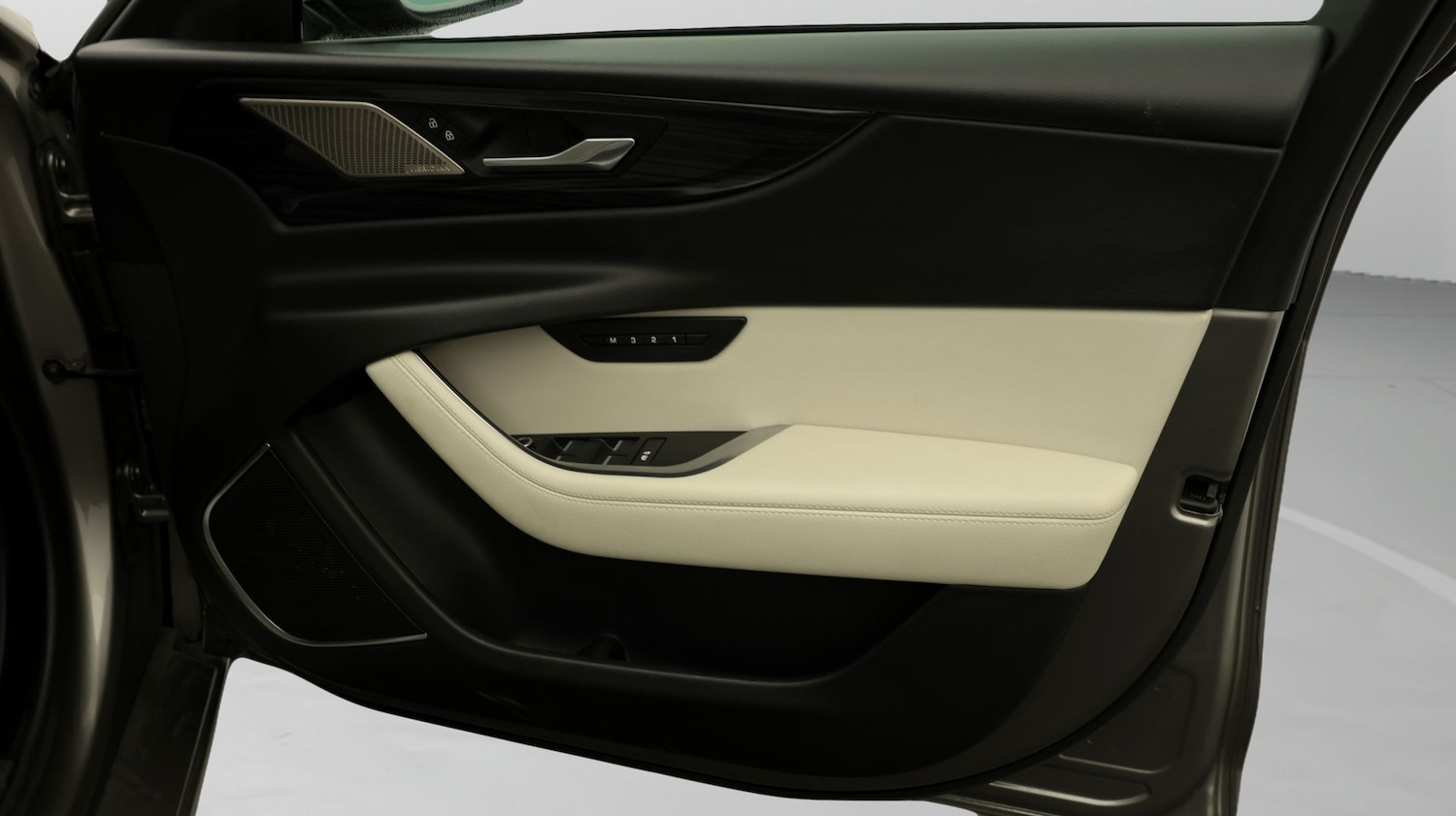 Used Jaguar XE 2022 for sale - 77721008: Photo 15