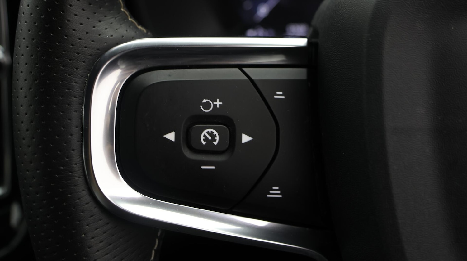 Used Volvo XC40 2021 for sale - 76584802: Photo 24