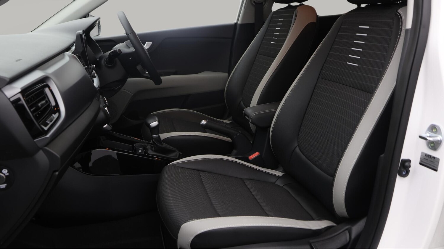 Used Kia Stonic for sale - 76499276: Photo 15