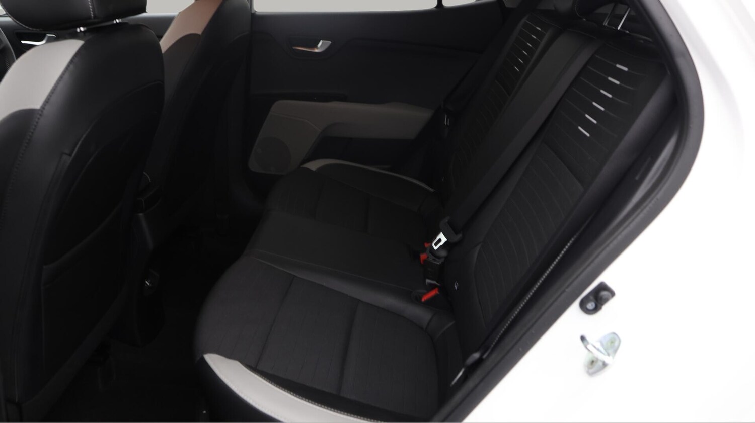 Used Kia Stonic for sale - 76499276: Photo 17