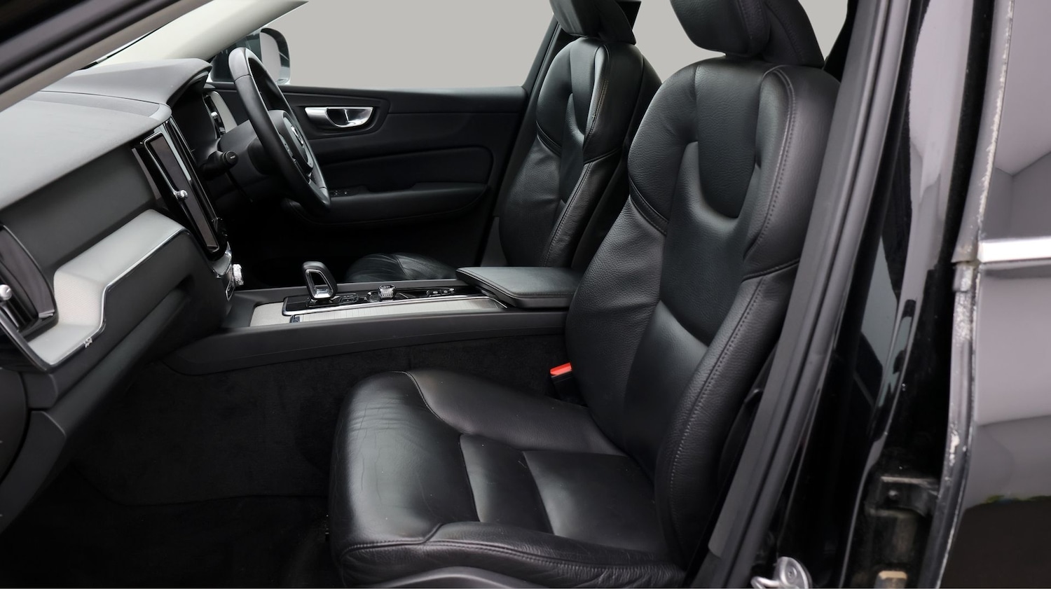 Used Volvo XC60 2023 for sale - 77379020: Photo 14