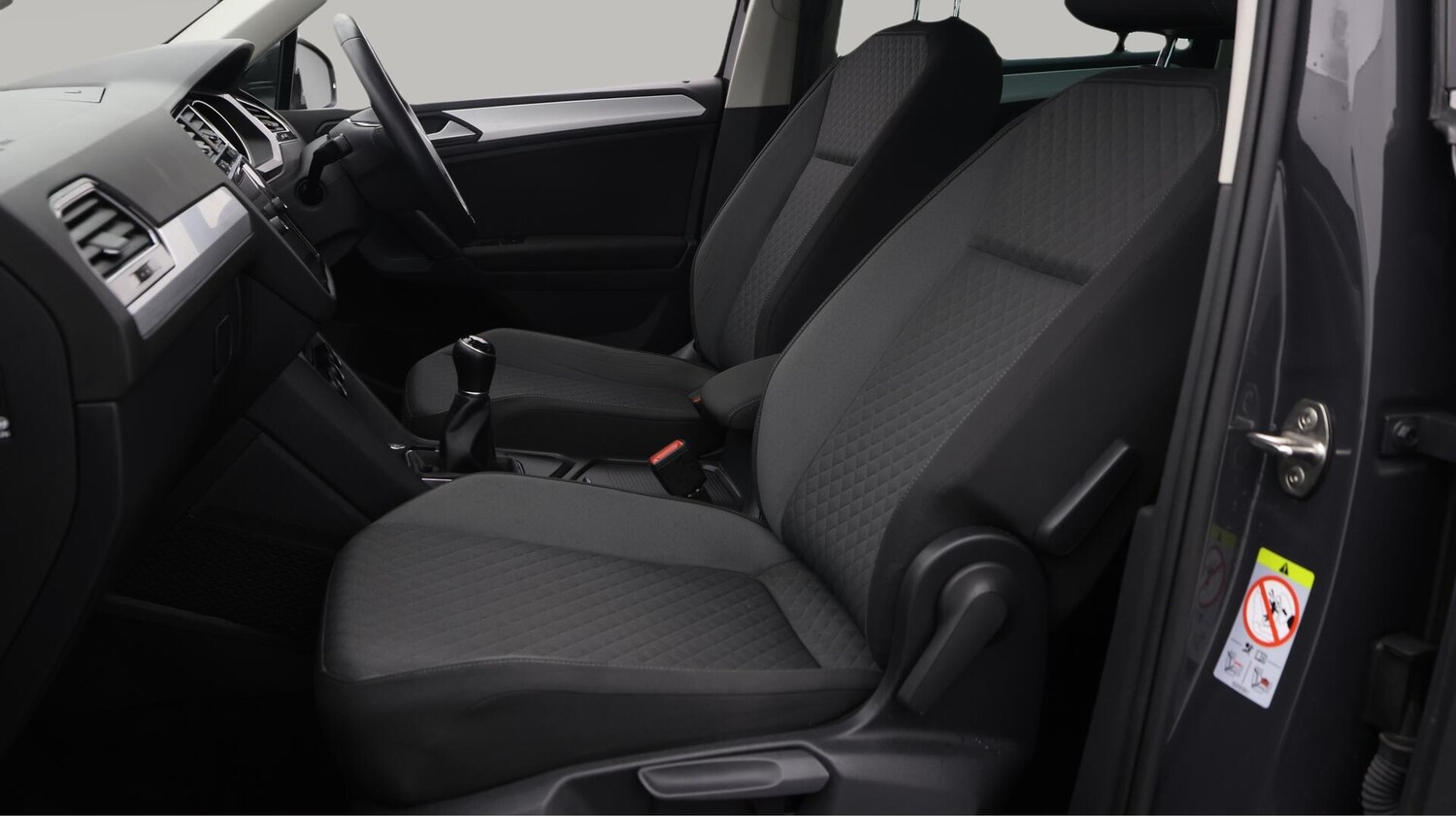 Used Volkswagen Tiguan 2019 for sale - 76381100: Photo 14